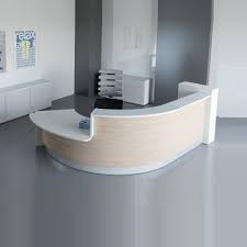 The conservatory curved reception counter features a gloss white body and a teak panel which perfectly complete your room today with the conservatory curved reception counter from epic office furniture! Pin By Batchimeg On å‰å° æŽ¥å¾… å‰åŽ… Curved Reception Desk Reception Desk Design Reception Furniture