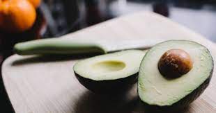 Macam mana rasa avocado ni yer?? Bukan Dengan Sendok Ini Cara Mengonsumsi Alpukat Yang Benar Popmama Com