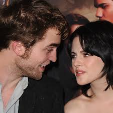 It's true! 'New Moon' co-stars Robert Pattinson and Kristen Stewart caught  holding hands in Paris