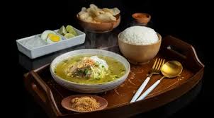 Soto pun siap disajikan bersama taoge, rajangan daun bawang, bawang goreng, serta sambal. Resep Soto Ambengan Khas Surabaya Lifestyle Fimela Com