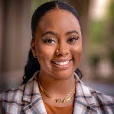 Renee Breeding's Instagram, Twitter & Facebook