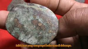 Itu bukan emas, melainkan arsenopyrite. Viiiraaaalllll Batu Emas Ternyata Emas Yang Terkandung Di Dalam Batu Batuan Youtube