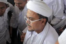 Aja kalau video percakapan habib rizieq shihab dengan ibu firza husein konon katanya mereka mengadakan percakapan layaknya orang dewasa seperti romeo dan juliet melalui whatsapp, kemudian video percakapan itu ditangkap oleh kelompok hacker hacker anonymous dan kemudian di upload. Firza Husein Tersangka Rizieq Shihab Prihatin