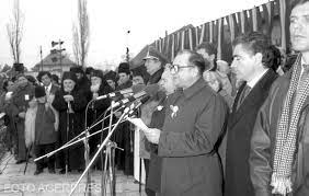 As vrea ca tinerii care vor duce mai departe, pe umeri, romania, sa cunoasca mai multe versuri din imnul national decat din slagarele lui moga. Documentar 1 Decembrie Ziua NaÅ£ionalÄƒ A Romaniei AgenÈ›ia De PresÄƒ Rador