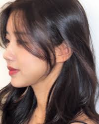 옆모습도 예쁜 🤍 페이스라인펌은 어떤 펌을 해도 조화로워요 묶었을 때도 귀에 꼽았을 때도 예쁜 옆모습 🤍  @anoom_official @anoom_moon