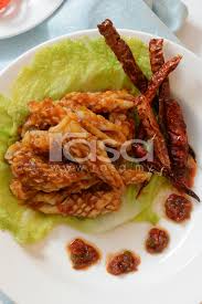 Telur sotong, bawang merah, bawang putih, halia, serbuk kunyit, serbuk. Resepi Sotong Masak Halia Ala Thai