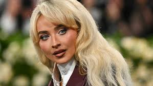 Does Sabrina Carpenter Wear A Wig? The Rise Of Hair Extensions