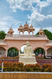 Gajanan maharaj college of arts and commerce mukutaban,organized by shri sadhak ashram ardhavan. Image Of Tourists At Shri Saint Gajanan Maharaj Sansthan Temple In Shegaon Cg085740 Picxy
