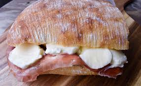 2 mozzarelle grandi, tagliati in fette di 0,5 cm. Panini With Prosciutto And Mozzarella Italian Spoon