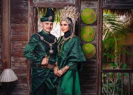 Selepas meninggalkan mas, dia menyertai kegiatan modeling selama enam bulan. Che Ta Dan Zain Saidin Kahwin Semula Diari Dunia News