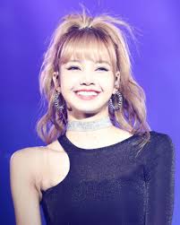 Idols With Perfect 90 Degree Shoulder Lines Lisa Hair Blackpink Lisa Lalisa Manoban