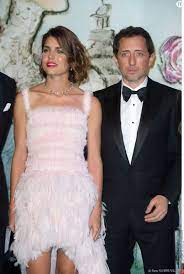 Il va même plus loin dans la description de son admiration pour charlotte casiraghi, notamment en équitation. Charlotte Casiraghi Et Gad Elmaleh L Histoire De Leur Coup De Foudre Terrafemina
