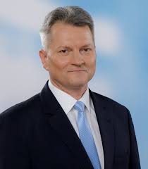 Fekete dávid ügyvédje egyelőre nem szólalt meg, de az énekes őrizetbe vételével kapcsolatban az ügyészség tájékoztatást adott a részletekről. Dr Fekete David Home Facebook
