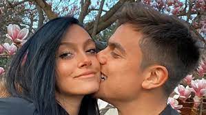 La cantante, oriana sabatini, de novia con el futbolista paulo dybala la conductora dio detalles de la recuperación de oriana sabatini, luego de contraer coronavirus junto a su novio, en italia. Oriana Sabatini Y Su Novio Estan En Cuarentena Entretenimientos Telefe Com