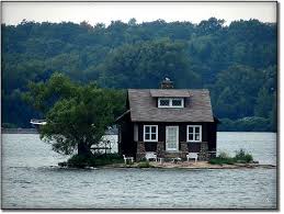 Risultati immagini per casetta isola lago