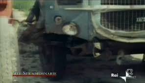 Gaetano muore alle sei del mattino e il suo caso suscita polemiche, un'inchiesta e perfino un'interrogazione parlamentare. Rino Gaetano Morte Incidente 1981 Curiosando Anni 80