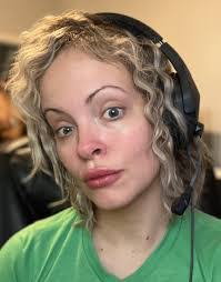 Nicole Trout's Instagram, Twitter & Facebook