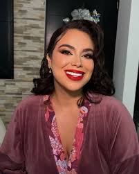 Aún no supero la última vez que @ka_maquilla hizo magia en mí… Gracias por  tantísimo ❤️😮‍💨😎😍💄