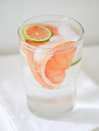 Eaux Detox 15 Idees De Recettes Idee Recette Detox Recettes D Infusions
