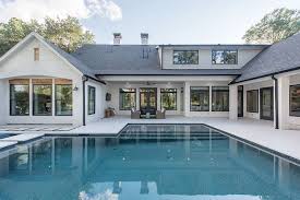 This pool house was created by icrave, and it's a perfect spot for summer entertaining. Modern Farmhouse Pool New Pool Design Modern Farmhouse Perfect Combination Of Architectural Details Pool Design Modern Pool House Plans Modern Coastal Exterior