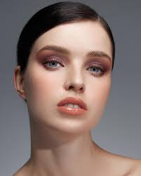 HAIR AND MAKE UP ARTIST