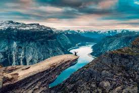 Neben aktivitäten in der natur wie angeln und wandern, können sie hier auch einige der bekanntesten städte norwegens, wie bergen und stavanger, besuchen. Trolltunga Wanderung In Norwegen Anreise Wanderweg Ubernachtung