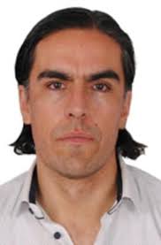 W tym hiszpańskim imieniu pierwsze lub ojcowskie nazwisko to escobar, a drugie. Carlos Andres Ramirez Escobar Duncker Humblot