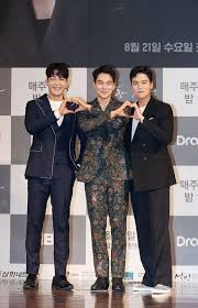 Sinopsis drama korea graceful family mengetahui bahwa ibunya di bunuh oleh seseorang yang tidak bertanggung jawab, merupakan hal yang tidak bisa ditolerir dan tidak ada kata ampun. Photos Press Conference Photos Added For The Upcoming Korean Drama Graceful Family Korean Drama Drama Graceful