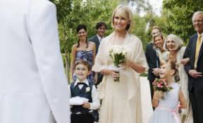 Seducenti abiti a sirena o effetto tattoo, romantici vestiti da principessa con applicazioni gioiello, la nuova collezione di abiti da sposa pronovias 2021 è pronta a lasciarci senza fiato. E Se Arrivasse Proprio A 50 Anni L Eta Migliore Per Sposarsi Signoresidiventa Com