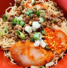 Kolo comes from the chinese cantonese translation gon lo or literally, dry mix. mee refers to noodle in the hokkien chinese dialect. Haig Road Sarawak Kolo Mee If You Can T Go To Kuching The Cat City Comes To You In Singapore Johor Kaki Travels For Food