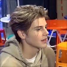 Pin By Gianna On Guys Boy Hairstyles Cute Hairstyles For Boys Long Hair Styles Men