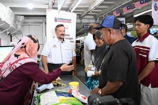 Sekitar Program Turun Padang Sumbangan Asas Rahmah (SARA) yang dihadiri  oleh YB Senator Datuk Seri Amir Hamzah Azizan, Menteri Kewangan II, hari  ini di DPRO Trading Sdn. Bhd., Tawau, Sabah. Program ini