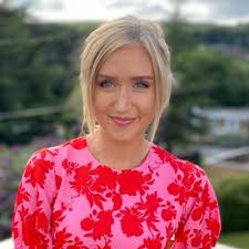 She is a familiar face on uk bulletins including the itv lunchtime news and itv weekend news. Ellie Pitt Elliepitttv Twitter
