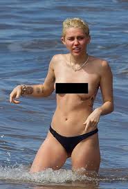 Cantanti Donne In Costume Da Bagno Hot Or Not Rnbjunk Com