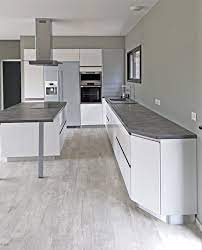 Cuisine de sign cuisine blanche avec decoration bois cuisine. Cuisine Laquee En Camaieu De Blanc Et Gris Contemporary Kitchen Other By Cuisines Morel La Farlede Houzz