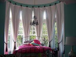 Whether you want inspiration for planning breakfast nook window treatment or are building designer breakfast nook window treatment from scratch, houzz has 270 pictures from the best designers, decorators, and architects in the country, including tres mckinney design and debra drake design. Window Treatment Ideas For Bay Windows