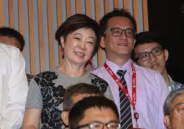 Oct 04, 2017 · 台積電新接班人劉德音與魏哲家也出席記者會，但歷時一個多鐘頭，有9成以上的時間都由張忠謀侃侃而談，劉德音與魏哲家像2個乖學生一樣. å¼µå¿ è¬€æœ€å¾Œä¸€å ´è‚¡æ±æœƒ å¼µæ·'èŠ¬è®Šèº«ç²‰çµ²å³æ™‚æ•æ‰èº«å½± é™³è‚²æ™Ÿ é è¦‹é›œèªŒ
