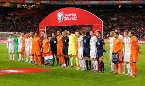 Zápas také výrazně ovlivnila červená karta. Foto Skvela Kvalifikacni Tecka Nizozemsko Cesko 2 3 Reprezentace Fotbal Cz