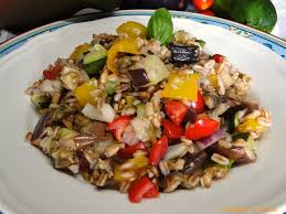 Spellateli e tagliate la polpa a dadini. Insalata Di Farro Fredda Con Verdure Caltanissettalive It Notizie Ed Informazione Video Ed Articoli Di Cronaca Politica Attualita Fatti