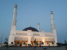 Latar belakang adalah dasar ataupun titik tolak untuk memberikan pemahaman kepada pembaca mengenai apa yang ingin disampaikan.latar belakang yang baik. Selfie Dengan Latar Belakang Masjid Raya Mujahidin Pontianak Photo De Masjid Raya Mujahidin Pontianak Tripadvisor