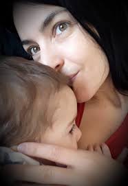 Per allattare serenamente a volte bisogna mostrare le unghie... La mia  esperienza COME MAMMA. Sono una mamma al secondo allattamento e devo dire  che in questi 15 mesi ben poche persone hanno