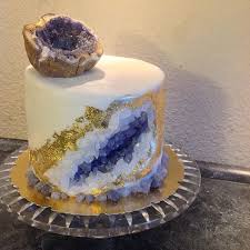 Endlich Mal Mit Blattgold Gearbeitet Traumtorte Rostock Gold Steine Geodecake Torte Kuchen Cake Desserts Food