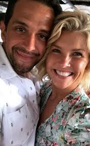 Bob saget's wife, kelly rizzo, has made a new friend in amanda kloots.both women tragically lost their husbands and over the weekend they connected in. Amanda Kloots Criticized For Dating A Year After Husband Nick S Death E Online
