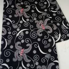 Dan sejauh ini toko bahan kaos knitto sudah menyediakan lebih dari 45 warna kain dengan berbagai macam kategori yang beragam mulai dari warna tua, sedang, muda, putih dan hitam. Ht Kain Batik Printing Hitam Putih Kain Batik Kain Batik Abu Abu Seragam Shopee Indonesia