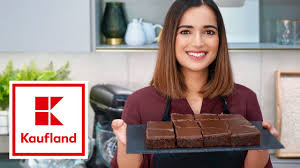 Hatte alles nur die hälfte genommen daher eher flacher. Schokokuchen Rezept Schokoladenkuchen Einfach Backen Kikis Kitchen Youtube