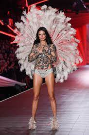Contact adriana lima on messenger. Adriana Lima Celebrate Final Victoria S Secret Fashion Show People Com