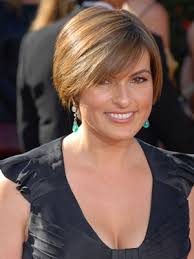 She has light brown hair. Celebrity Hairstyles Mariska Hargitay John Ferraro Pasadena Stylist And Colorist