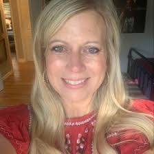 Lisa Sledge's Instagram, Twitter & Facebook