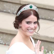 Many thought it a near certainty that she'd wear the york tiara, the same piece sarah ferguson (her mother) wore to her royal wedding to prince andrew in 1986. Diadems Tiaras And Crowns Oh My Rachael Dickzen