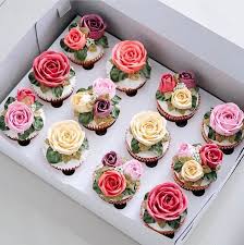 30 Blooming Flower Cakes For An Artfully Delicious Way To Welcome Spring Blumen Cupcakes Fruhlingskuchen Cupcake Kuchen